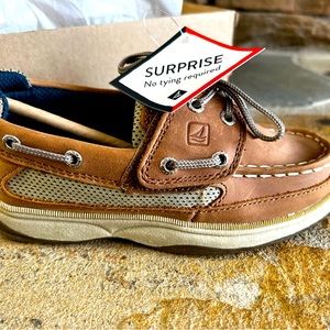 BRAND NEW size 11 kids Sperry boat shoes w Velcro